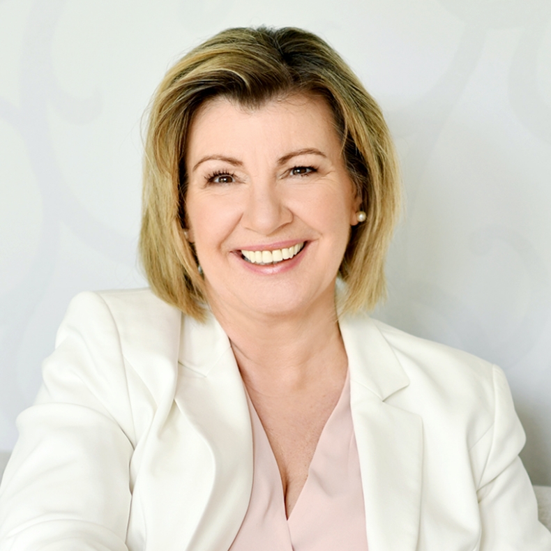 Porträt von Sandra Röhn - Inhaberin der Röhn Gruppe